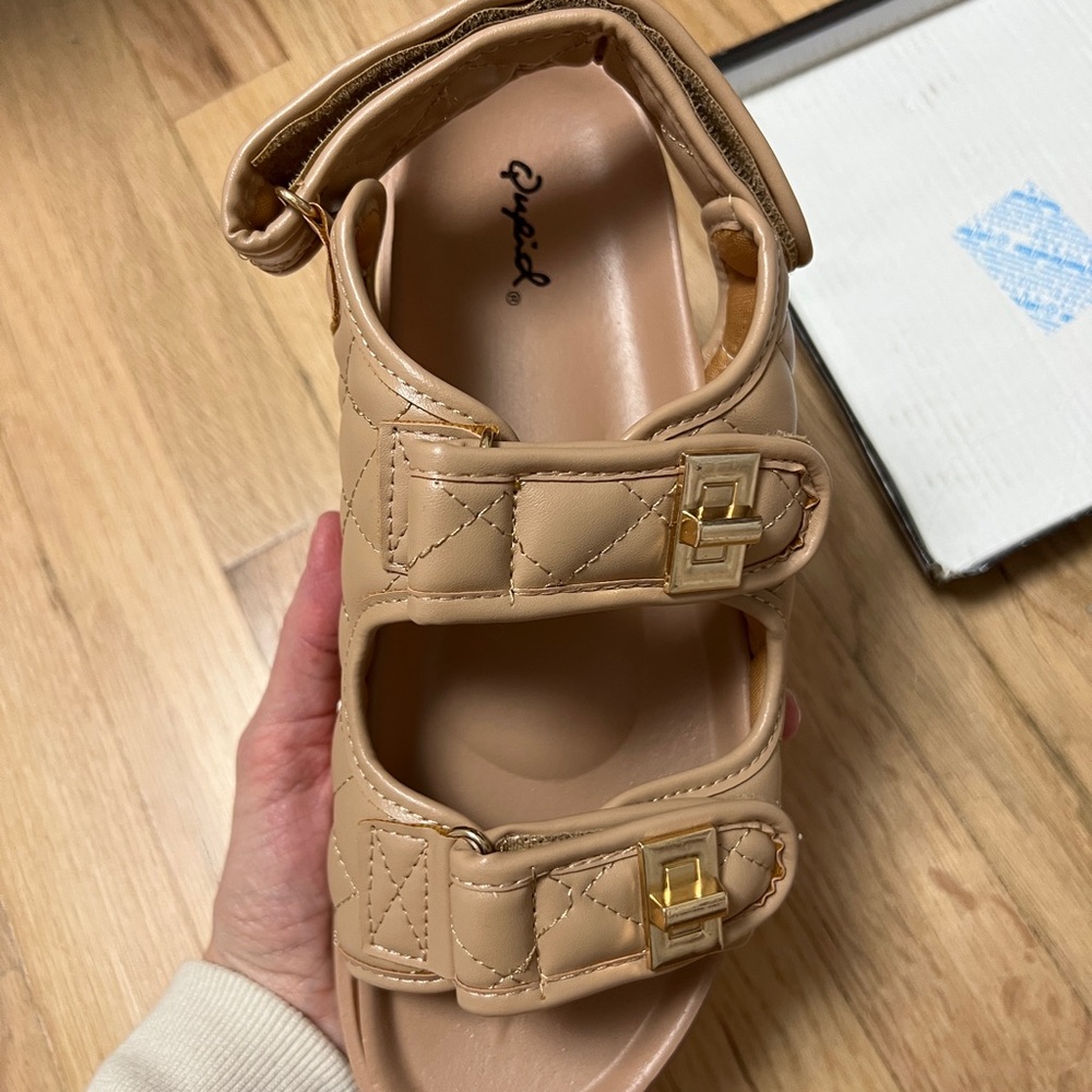 Size 10 tan quilted two band Velcro slide sandals *fit small!
